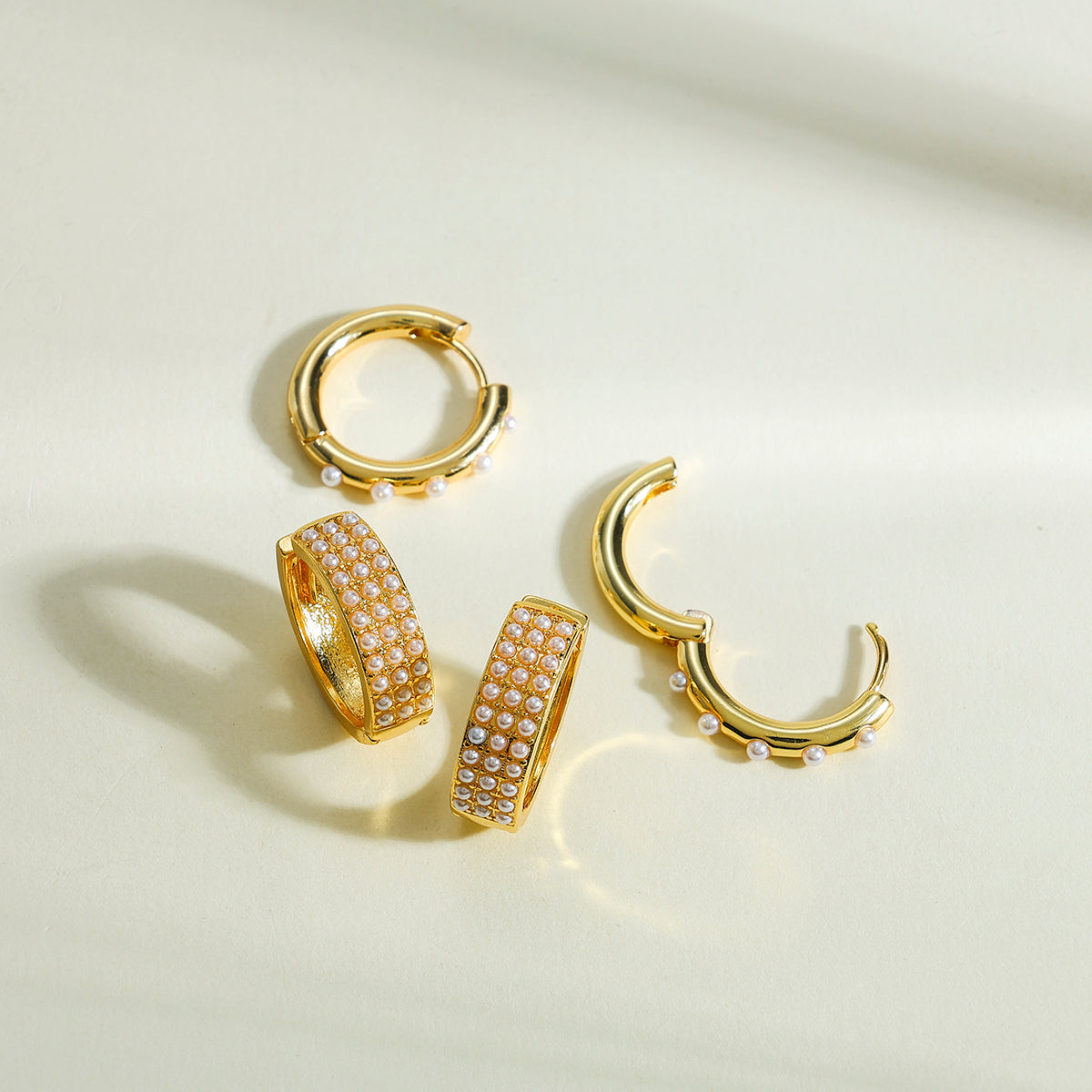 Round Casual Earrings For Valentine's Day Featuring Copper Material With 18K Real Gold Plated And Acrylic Pearl Inlay