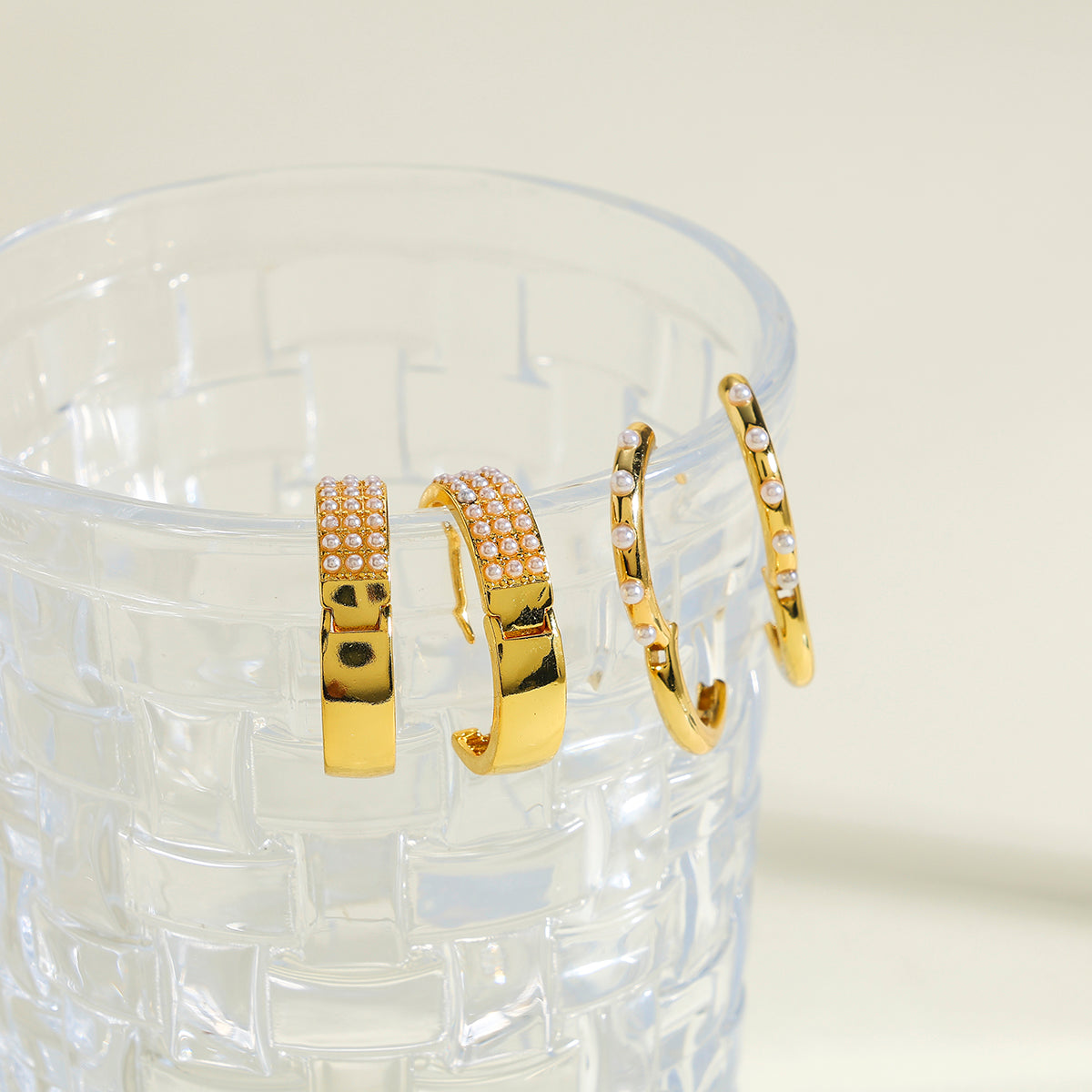 Round Casual Earrings For Valentine's Day Featuring Copper Material With 18K Real Gold Plated And Acrylic Pearl Inlay
