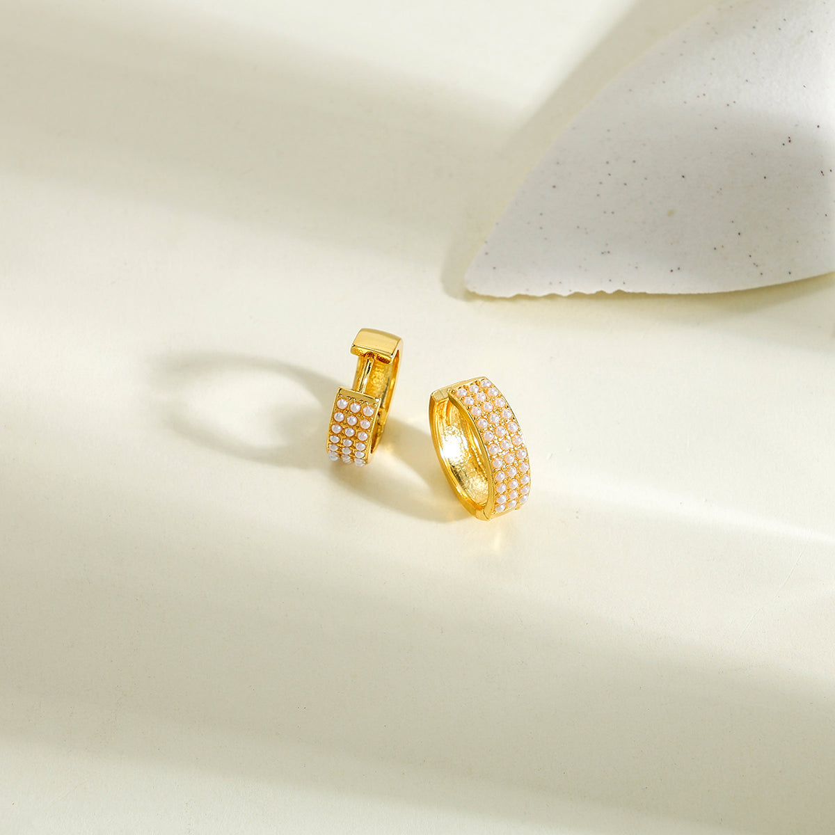 Round Casual Earrings For Valentine's Day Featuring Copper Material With 18K Real Gold Plated And Acrylic Pearl Inlay