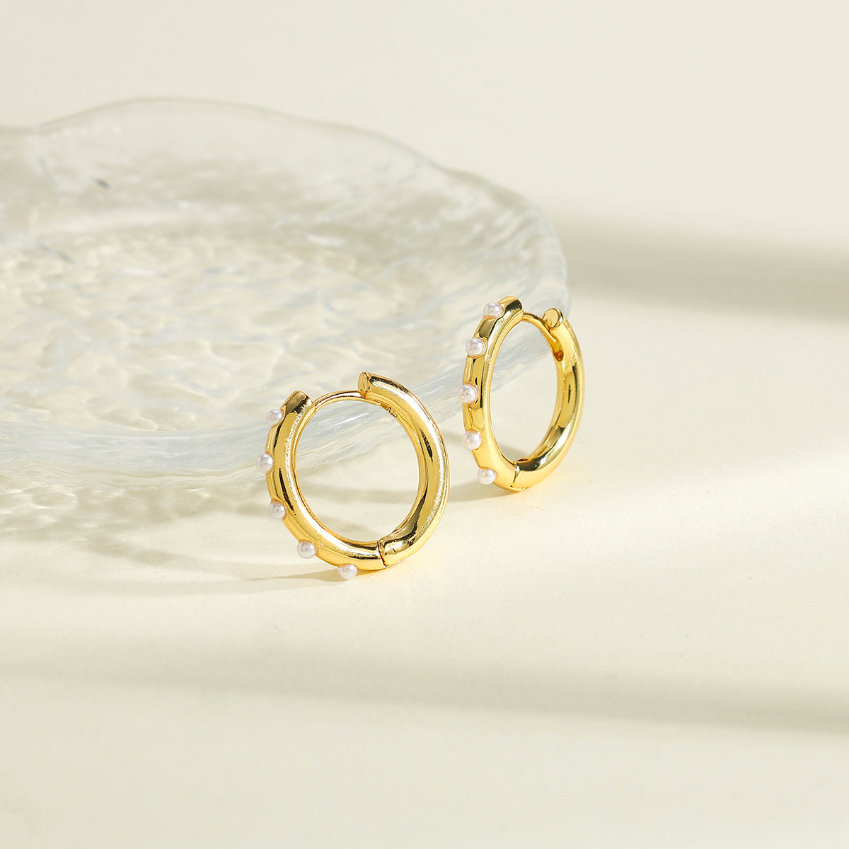 Round Casual Earrings For Valentine's Day Featuring Copper Material With 18K Real Gold Plated And Acrylic Pearl Inlay