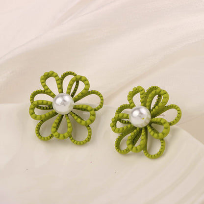 Golden Simple Style Flowers Stud Earrings For Women In Zinc Alloy With Crystal Inlay