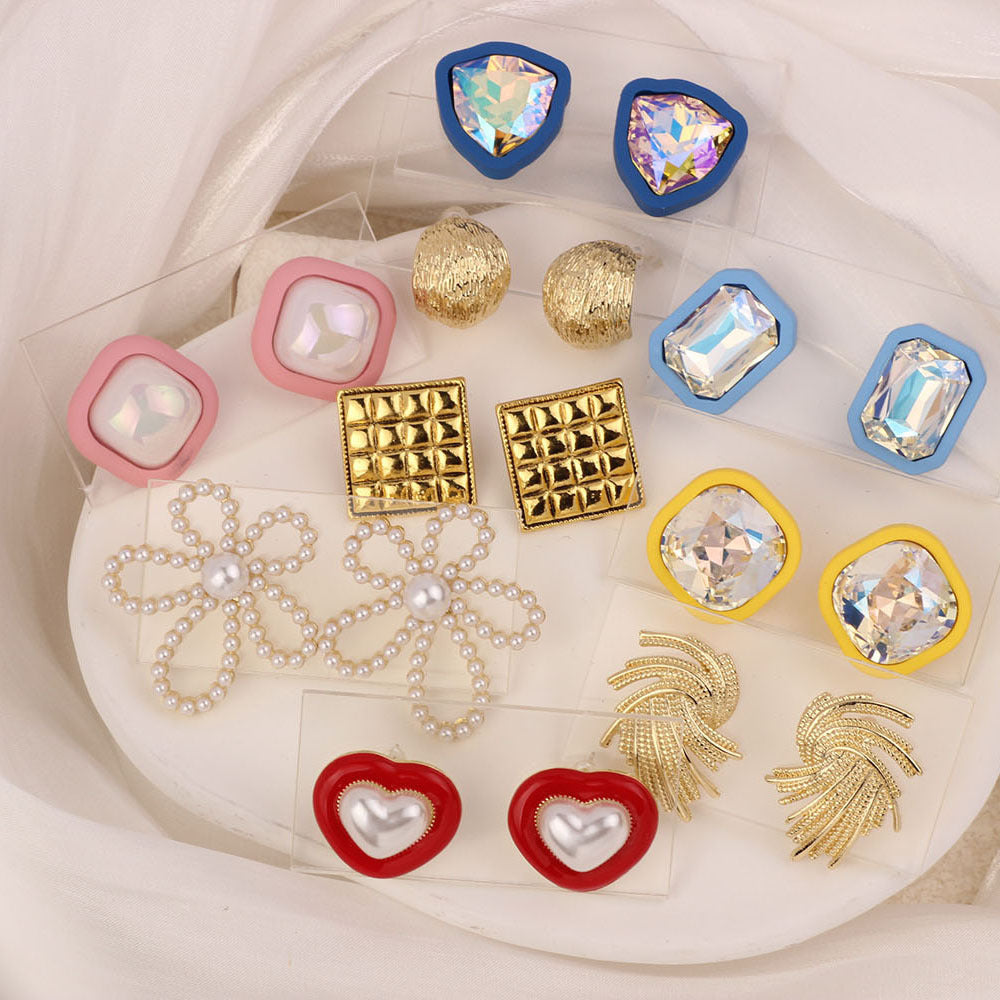 Golden Simple Style Flowers Stud Earrings For Women In Zinc Alloy With Crystal Inlay