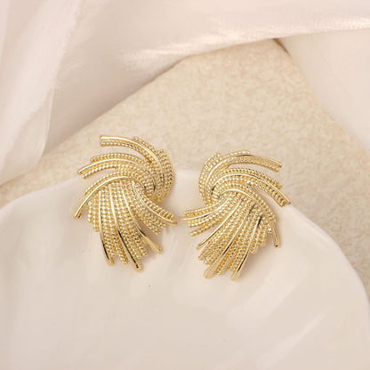 Golden Simple Style Flowers Stud Earrings For Women In Zinc Alloy With Crystal Inlay