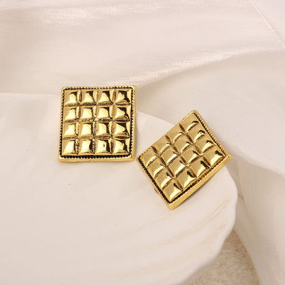 Golden Simple Style Flowers Stud Earrings For Women In Zinc Alloy With Crystal Inlay