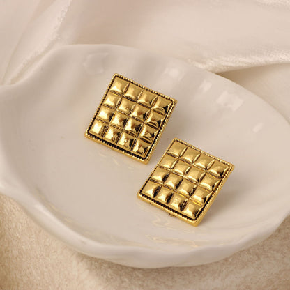 Golden Simple Style Flowers Stud Earrings For Women In Zinc Alloy With Crystal Inlay