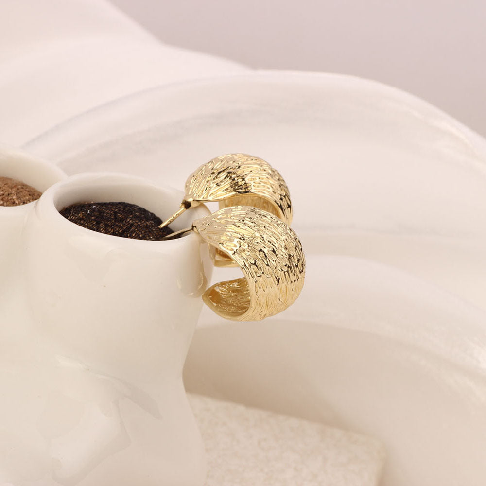 Golden Simple Style Flowers Stud Earrings For Women In Zinc Alloy With Crystal Inlay