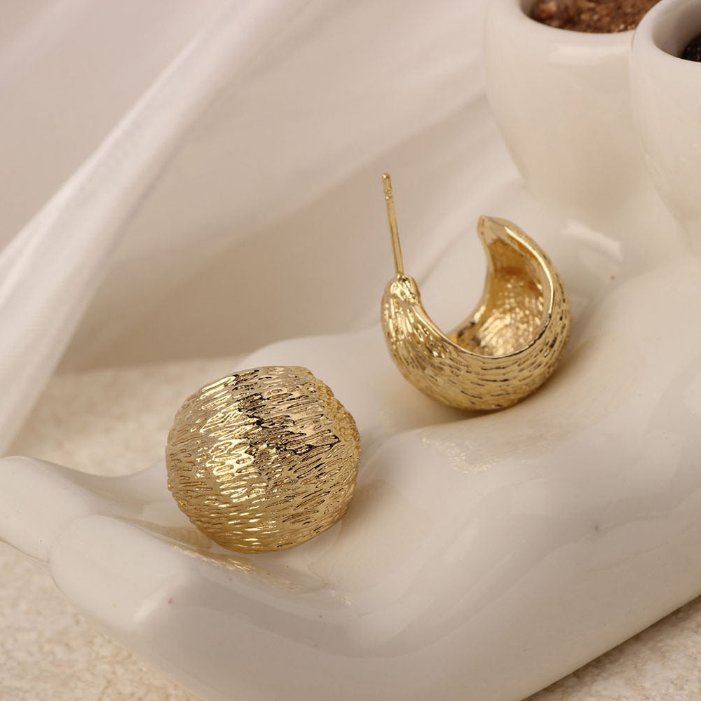 Golden Simple Style Flowers Stud Earrings For Women In Zinc Alloy With Crystal Inlay