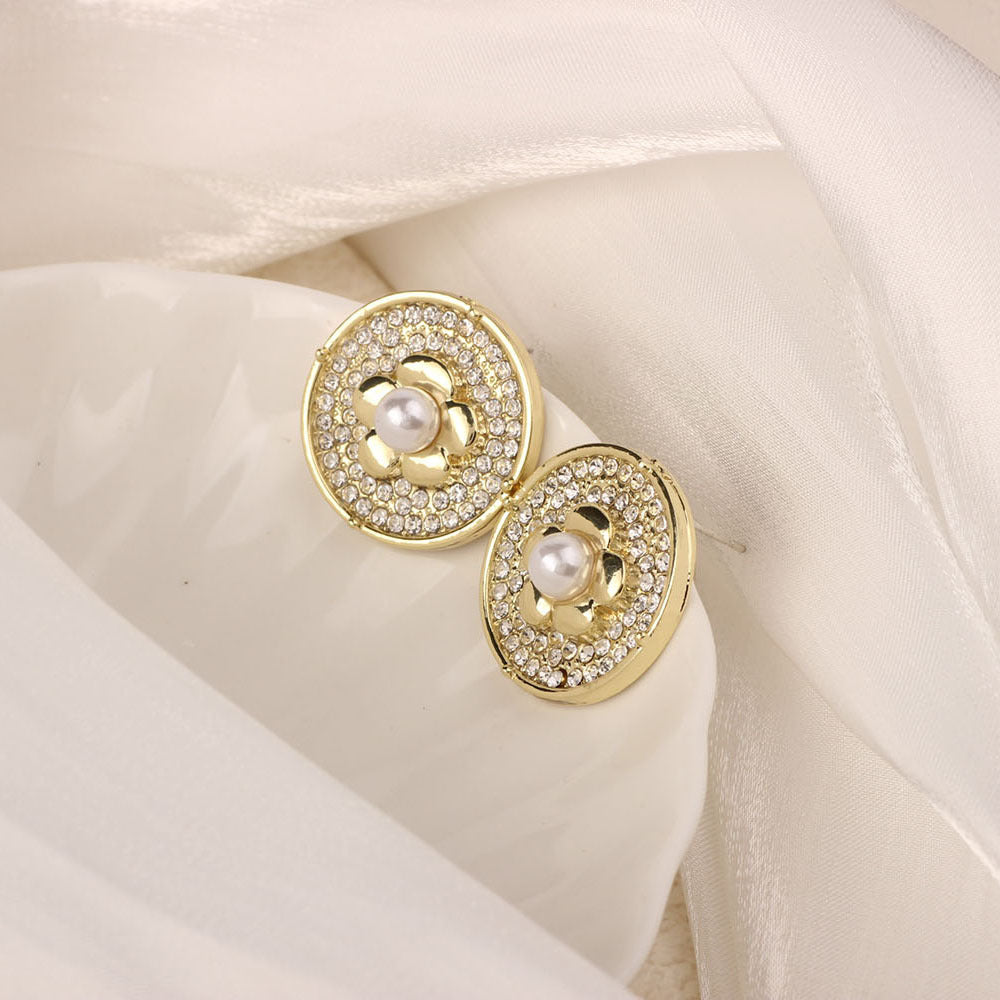 Golden Simple Style Flowers Stud Earrings For Women In Zinc Alloy With Crystal Inlay