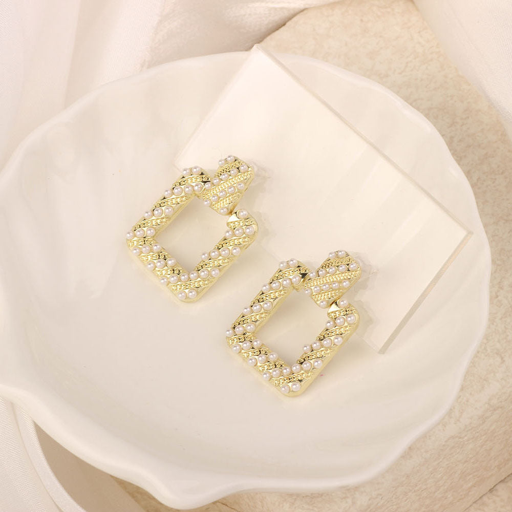 Golden Simple Style Flowers Stud Earrings For Women In Zinc Alloy With Crystal Inlay