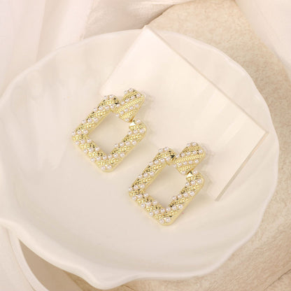 Golden Simple Style Flowers Stud Earrings For Women In Zinc Alloy With Crystal Inlay