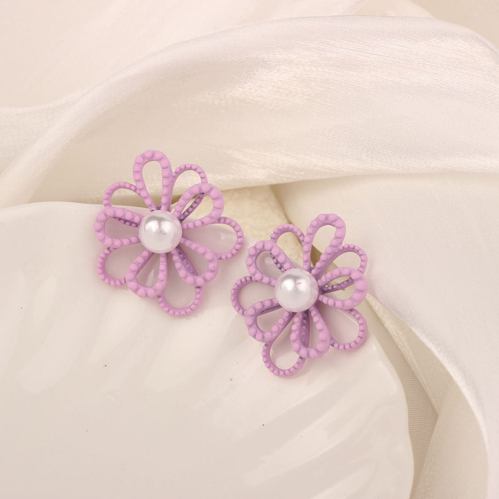 Golden Simple Style Flowers Stud Earrings For Women In Zinc Alloy With Crystal Inlay