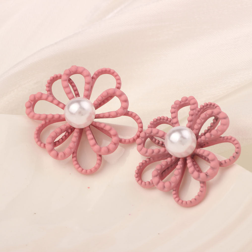 Golden Simple Style Flowers Stud Earrings For Women In Zinc Alloy With Crystal Inlay