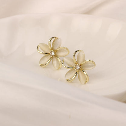 Golden Simple Style Flowers Stud Earrings For Women In Zinc Alloy With Crystal Inlay
