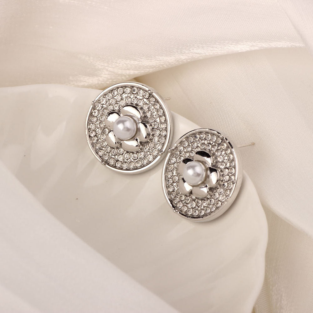 Golden Simple Style Flowers Stud Earrings For Women In Zinc Alloy With Crystal Inlay
