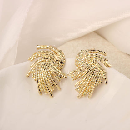 Golden Simple Style Flowers Stud Earrings For Women In Zinc Alloy With Crystal Inlay