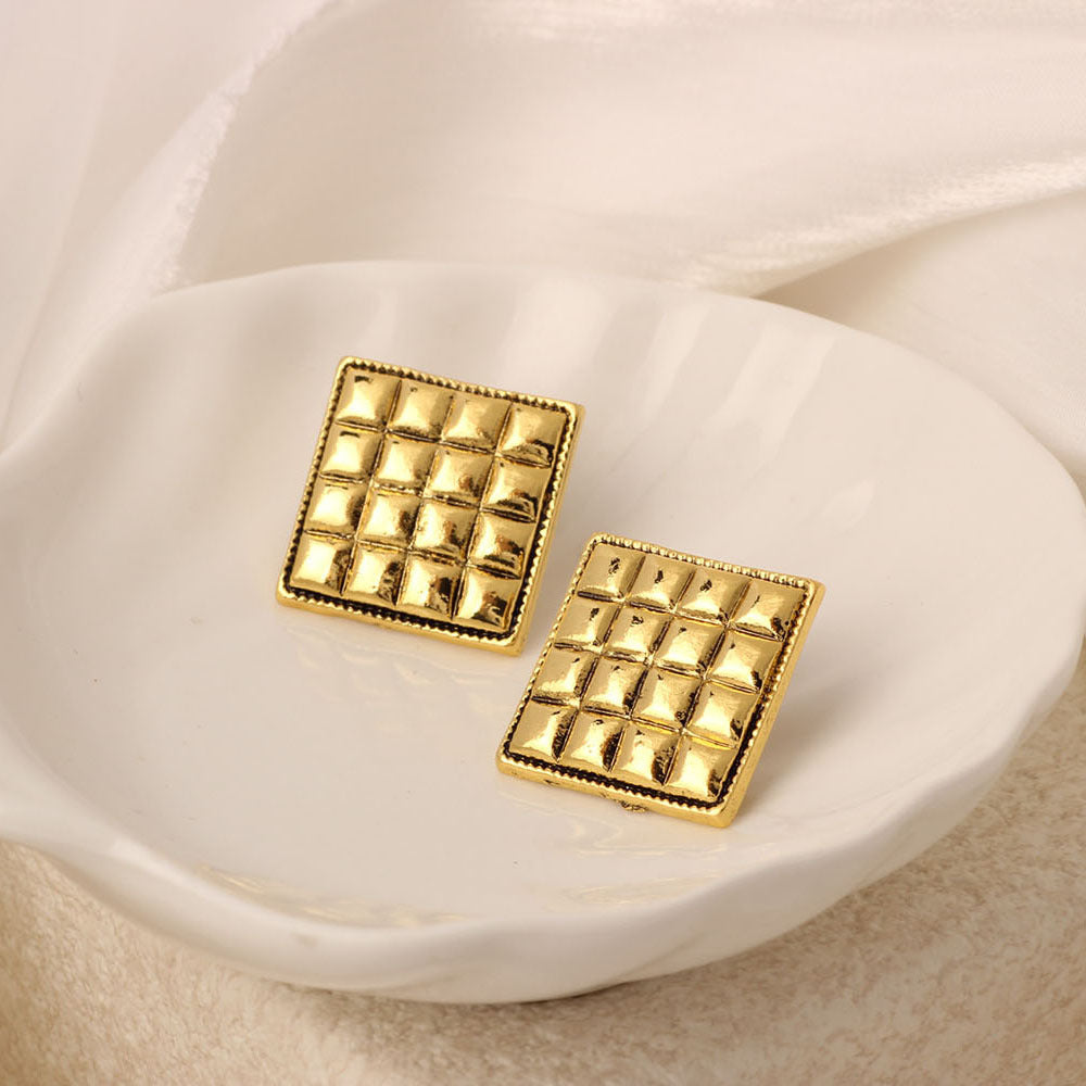 Golden Simple Style Flowers Stud Earrings For Women In Zinc Alloy With Crystal Inlay