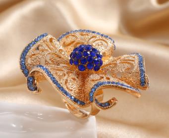 Ethnic Style Open Ring With Flowers Design, 1 PCS Package, Alloy Material With KC Golden Plated And Rhinestones Inlay