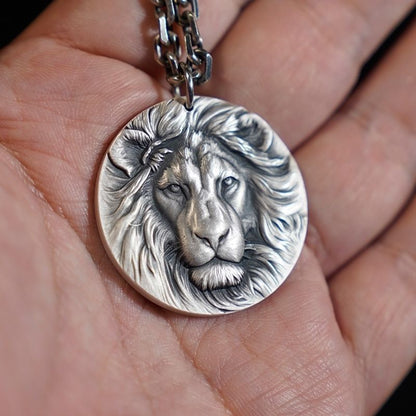 Lion Pendant For Men's Festival Wear In Silver Zinc Alloy Featuring Electroplated Craftsmanship