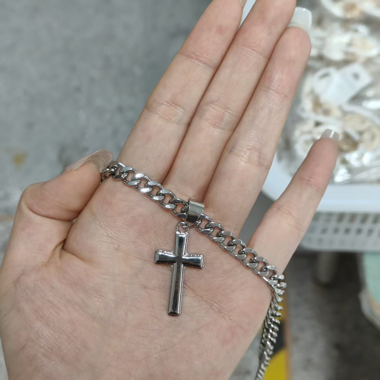 Simple Style Cross Zinc Alloy Cuban Chain Link Necklace For Men With Electroplated Finish