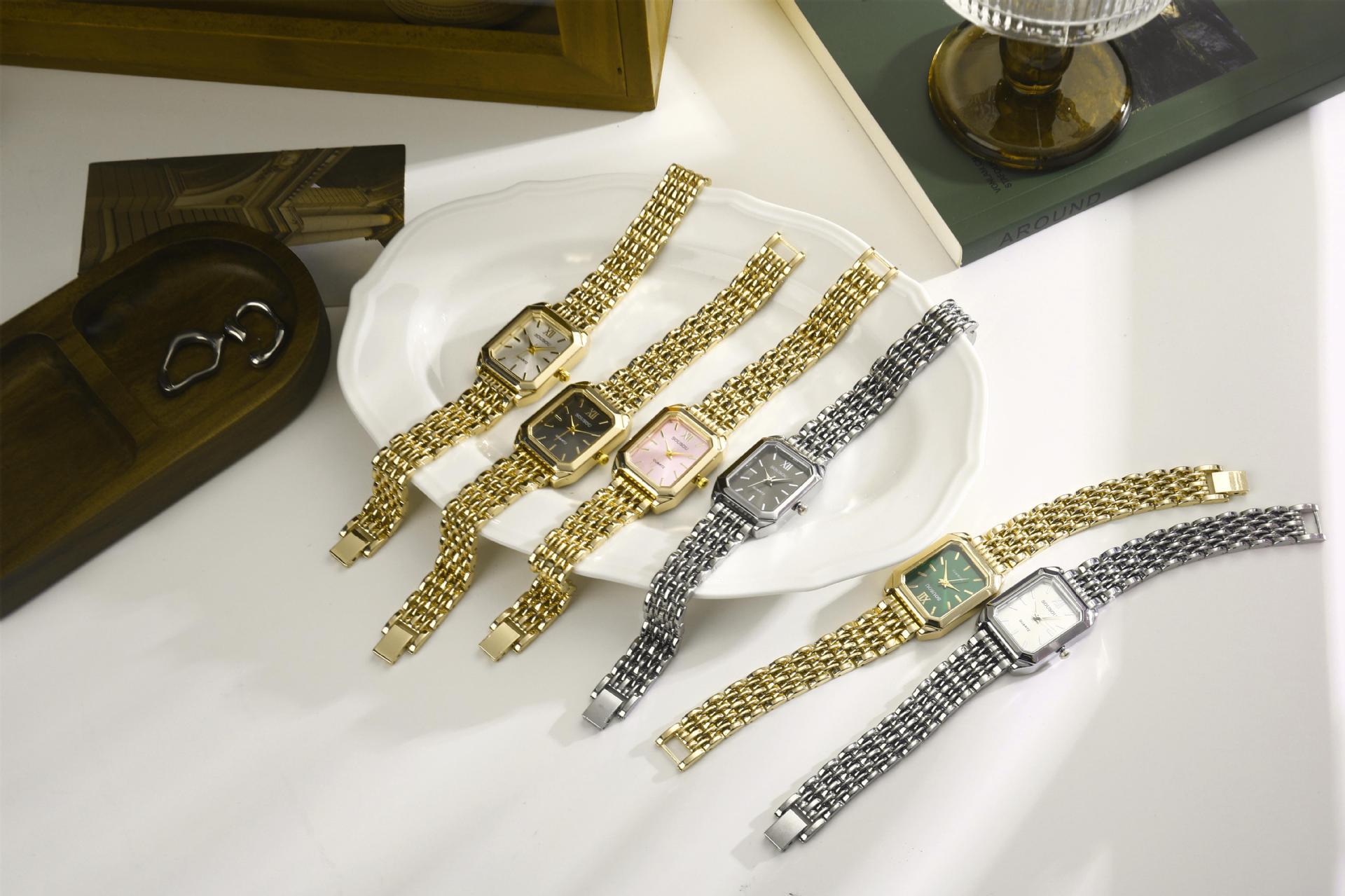 Women's Quartz Watch With Stainless Steel Strap And Jewelry Buckle, Featuring Ordinary Glass Mirror And Pointer Display