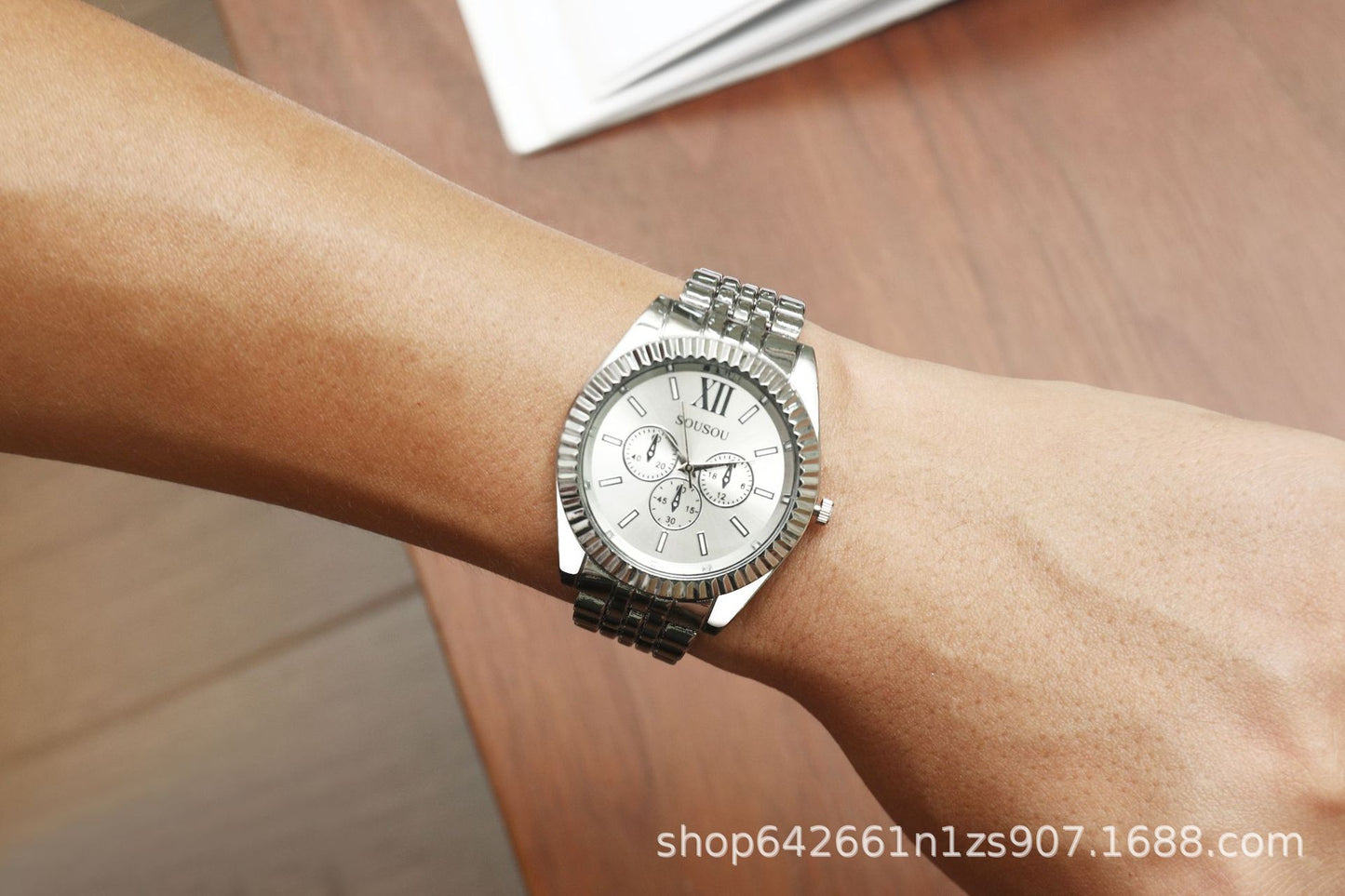 Men's Quartz Watch With Stainless Steel Strap And Buckle, Featuring Tempered Glass Mirror And Pointer Display