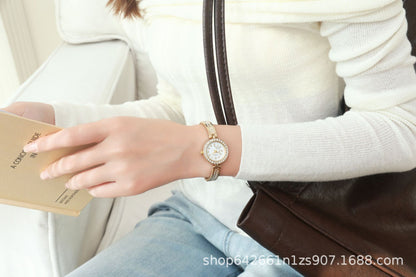 Women’s Quartz Watch With Stainless Steel Strap And Buckle, Featuring Tempered Glass Mirror And Pointer Display