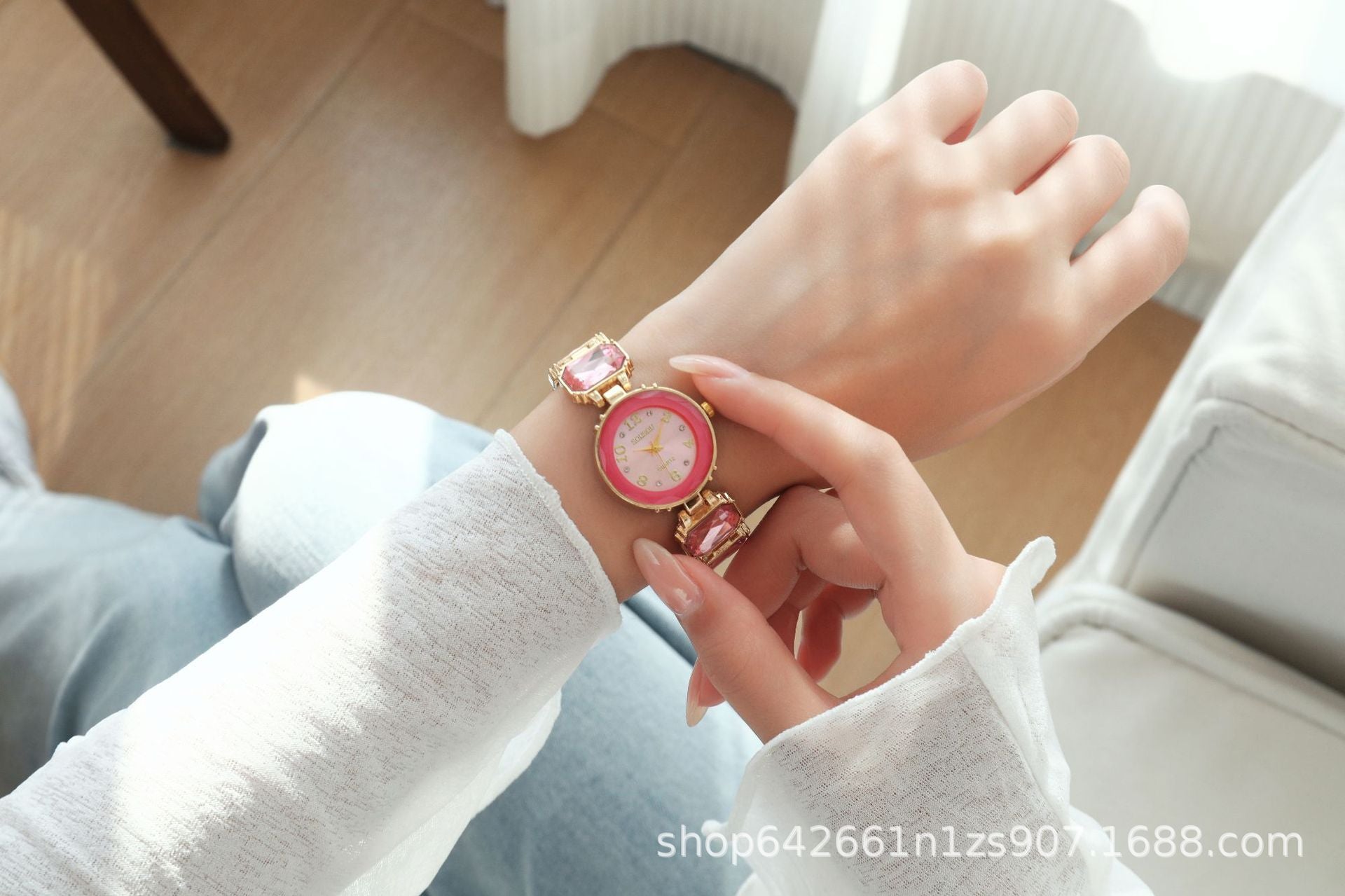 Women's Quartz Watch With Stainless Steel Strap And Buckle, Featuring Tempered Glass Mirror And Pointer+Number Display