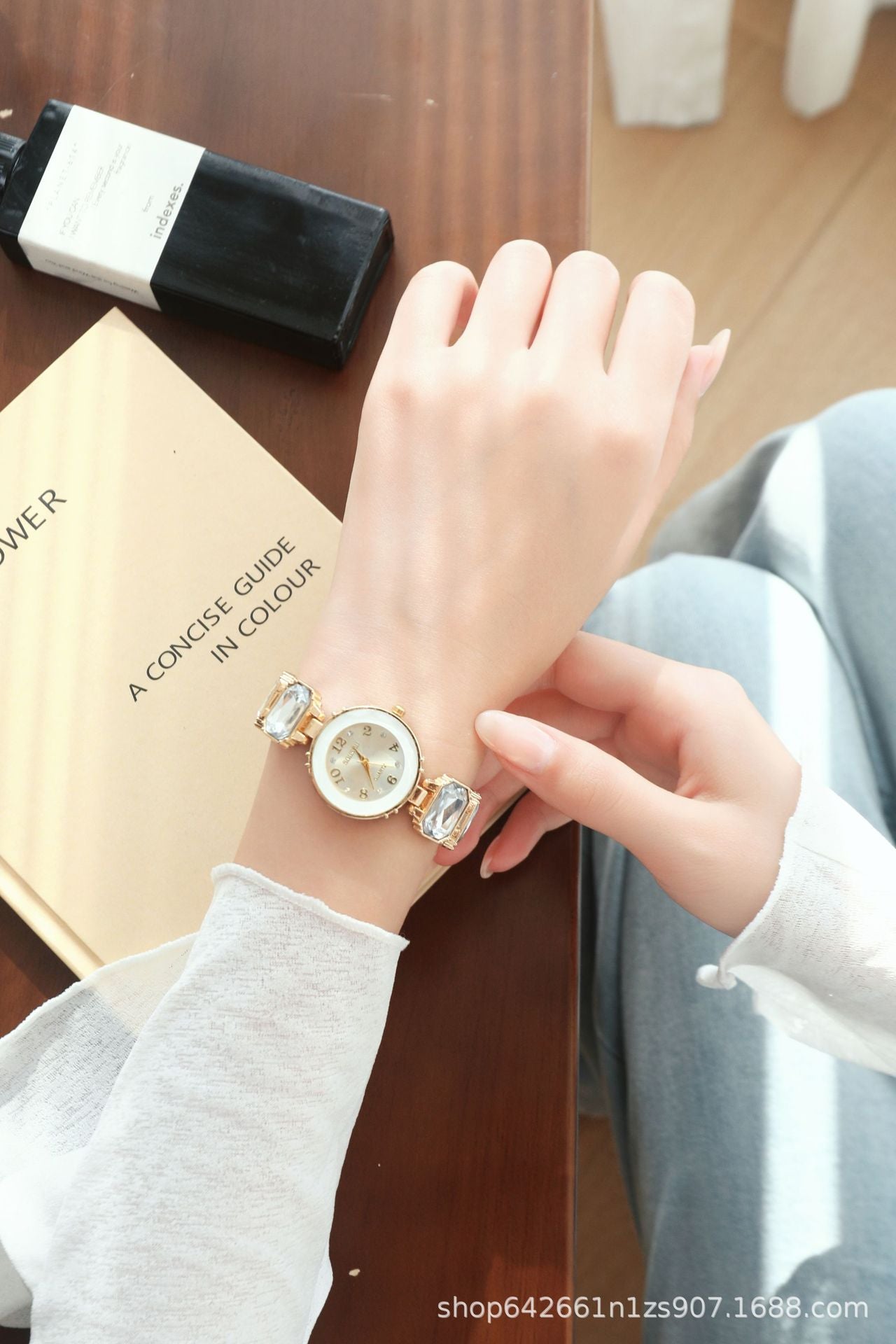 Women's Quartz Watch With Stainless Steel Strap And Buckle, Featuring Tempered Glass Mirror And Pointer+Number Display