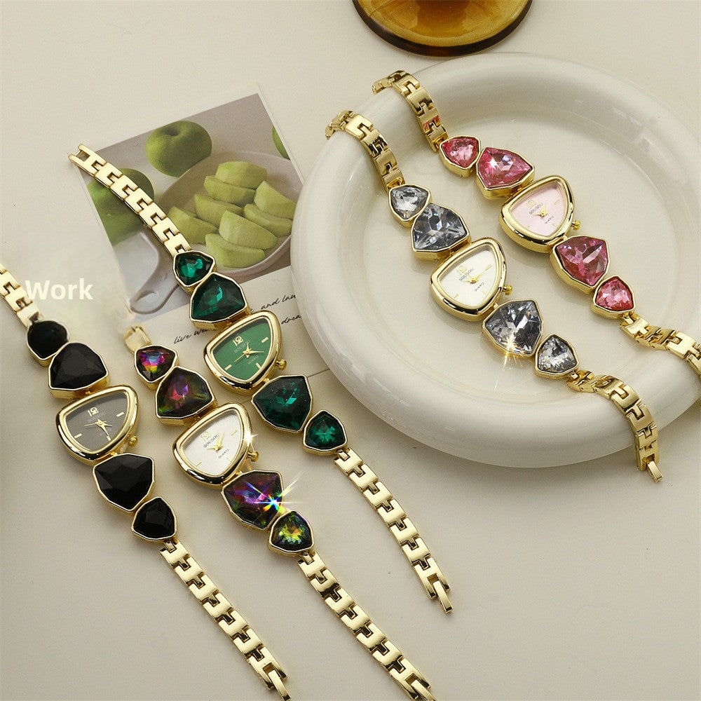 Women’s Quartz Watch With Alloy Strap And Jewelry Buckle Featuring Ordinary Glass Mirror And Pointer Display