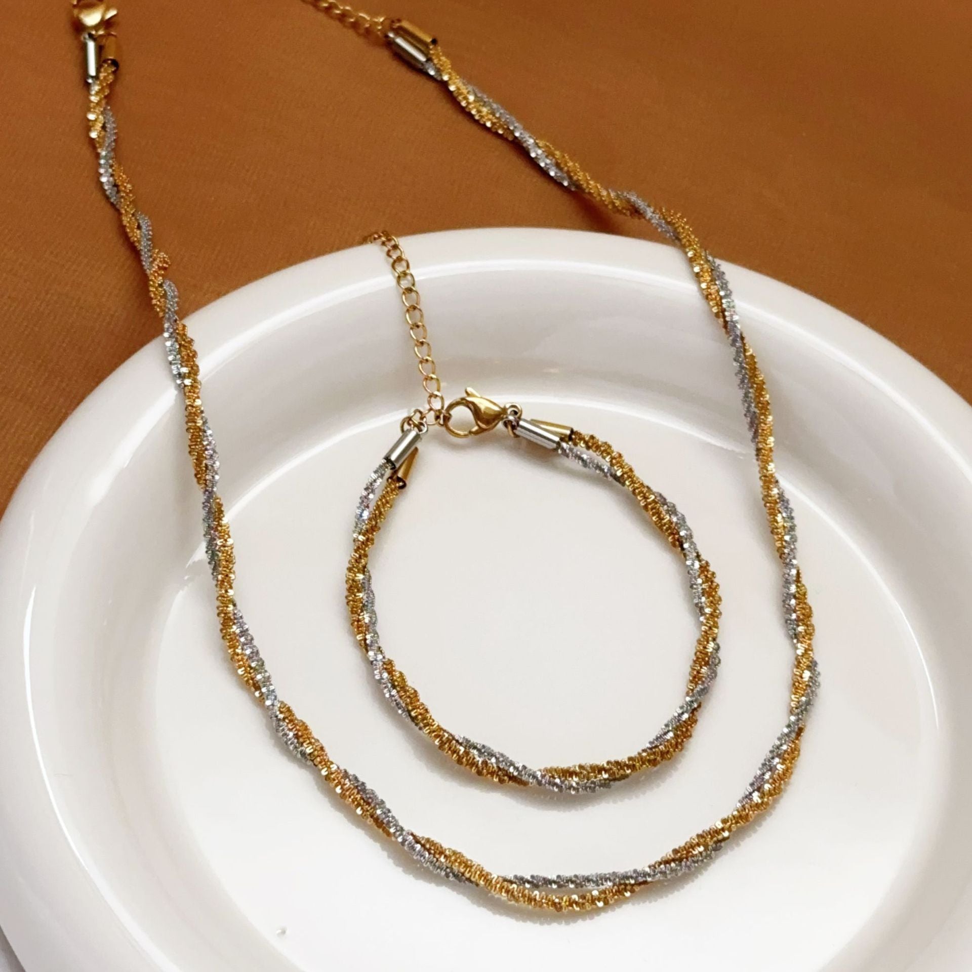 For Women Waterproof Non Tarnish Titanium Steel Jewelry Set With Electroplated Gold Plating And Twisted Rope Chain