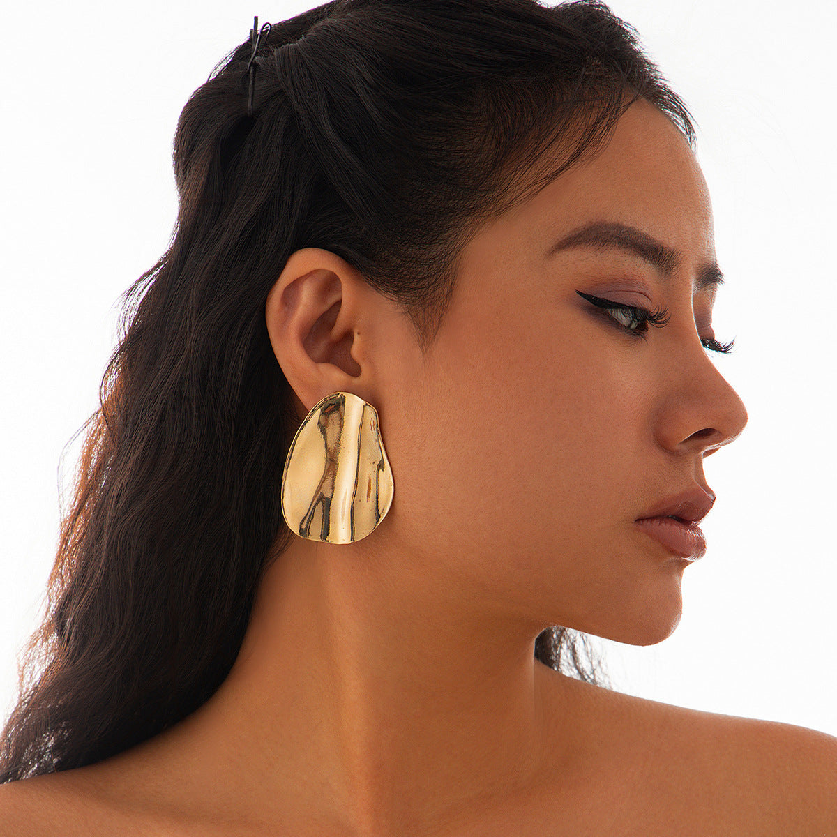 Exaggerated Heart Shape Earrings For Women In Golden Alloy, Stylish And Bold Design