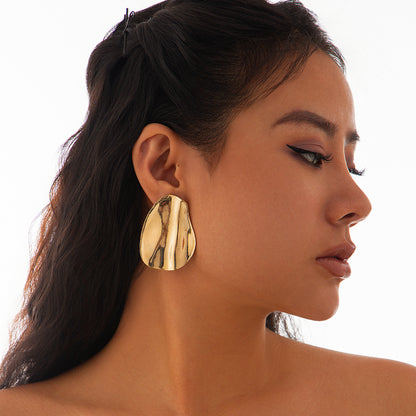 Exaggerated Heart Shape Earrings For Women In Golden Alloy, Stylish And Bold Design