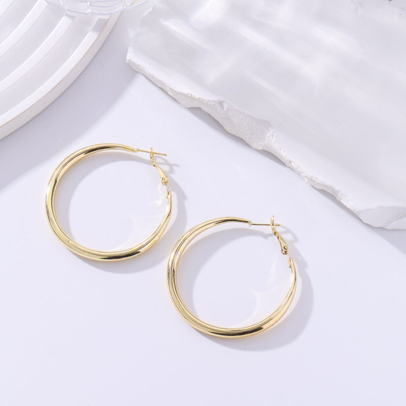 Simple Style Round Earrings For Women In Golden Metal Featuring Electroplated Finish