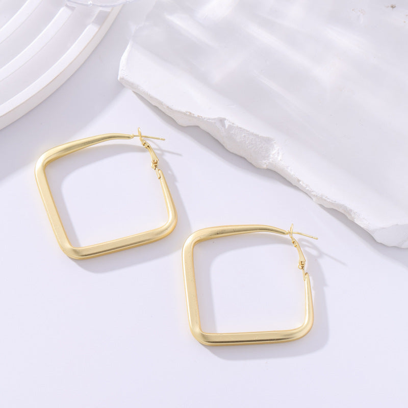 Simple Style Round Earrings For Women In Golden Metal Featuring Electroplated Finish