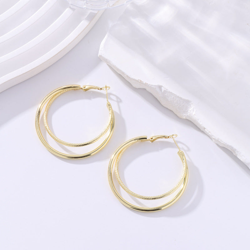 Simple Style Round Earrings For Women In Golden Metal Featuring Electroplated Finish