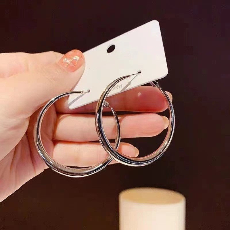Simple Style Round Earrings For Women In Golden Metal Featuring Electroplated Finish