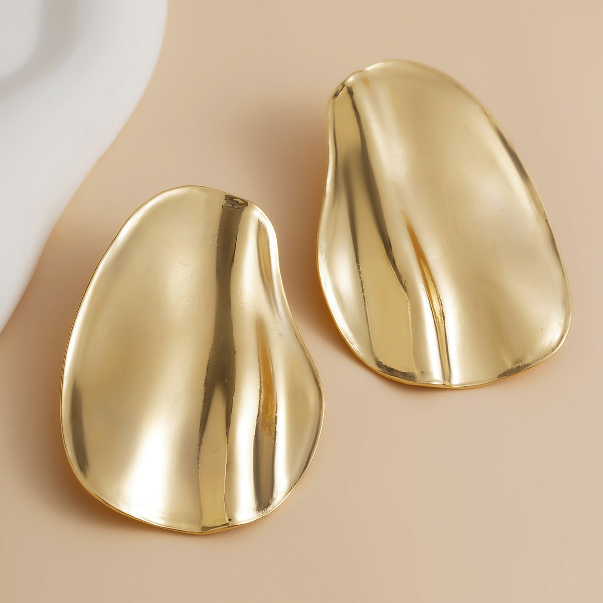 Exaggerated Heart Shape Earrings For Women In Golden Alloy, Stylish And Bold Design
