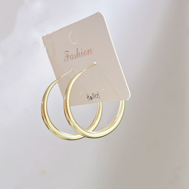 Simple Style Round Earrings For Women In Golden Metal Featuring Electroplated Finish