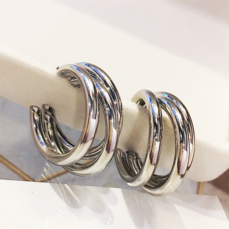 Simple Style Round Earrings For Women In Golden Metal Featuring Electroplated Finish