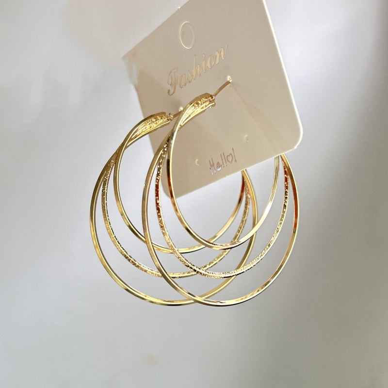 Simple Style Round Earrings For Women In Golden Metal Featuring Electroplated Finish