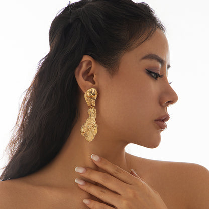 Exaggerated Heart Shape Earrings For Women In Golden Alloy, Stylish And Bold Design