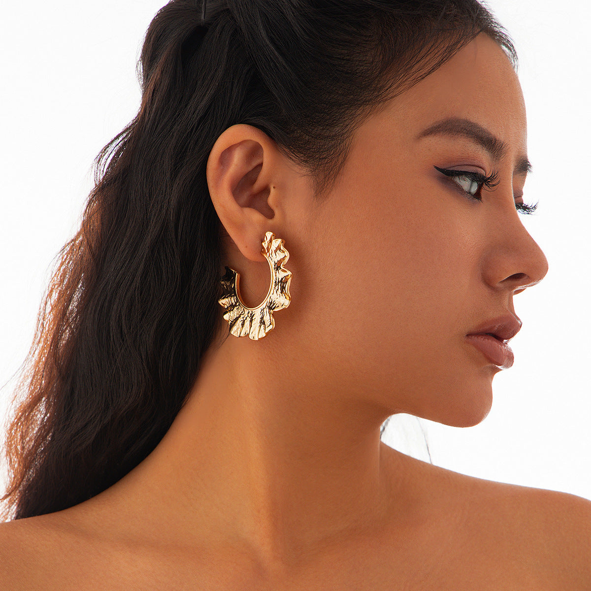 Exaggerated Heart Shape Earrings For Women In Golden Alloy, Stylish And Bold Design