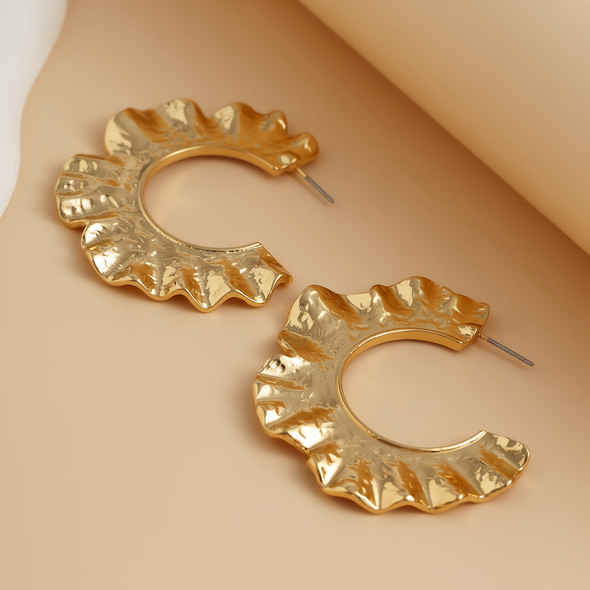 Exaggerated Heart Shape Earrings For Women In Golden Alloy, Stylish And Bold Design