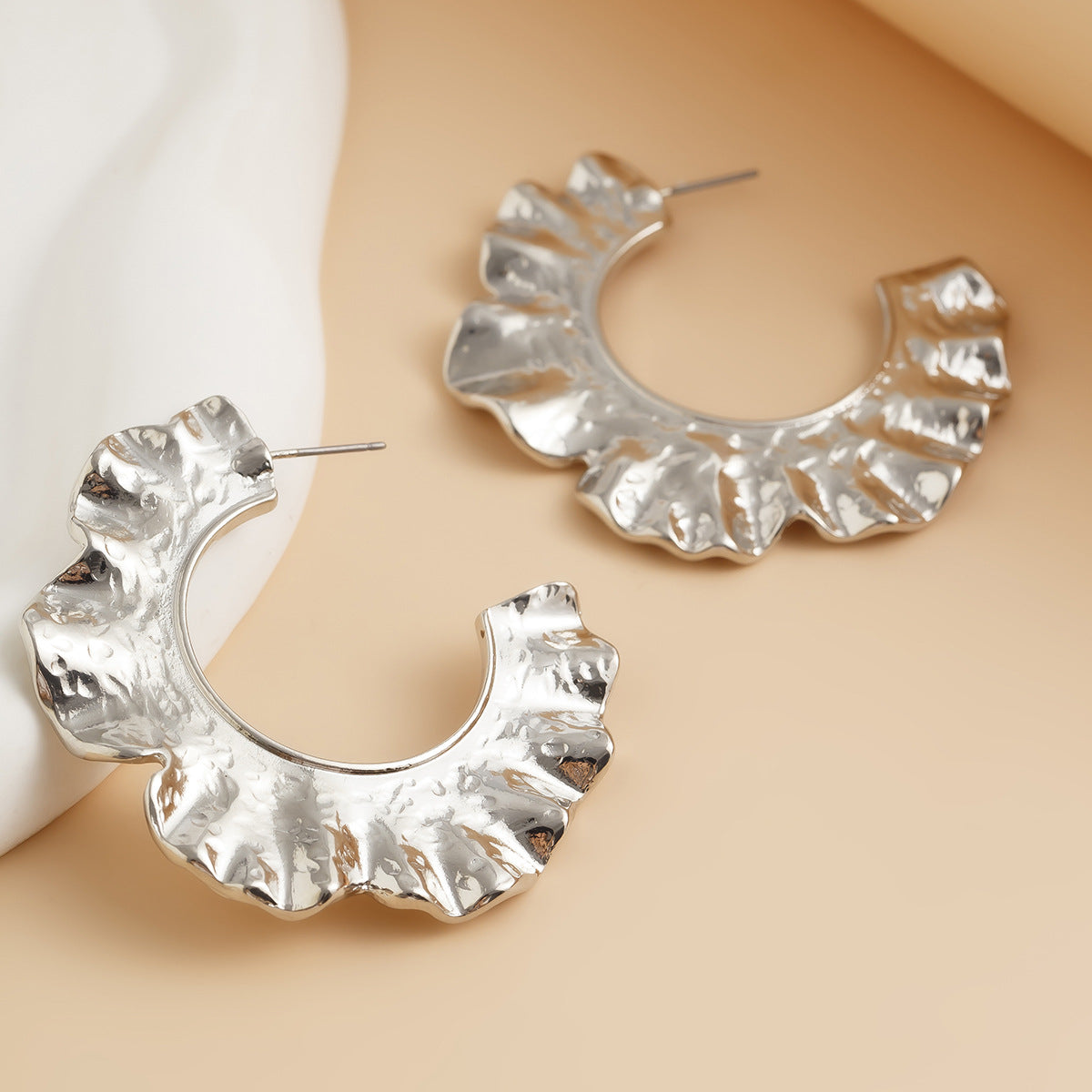 Exaggerated Heart Shape Earrings For Women In Golden Alloy, Stylish And Bold Design