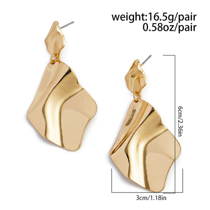 Exaggerated Heart Shape Earrings For Women In Golden Alloy, Stylish And Bold Design