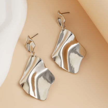 Exaggerated Heart Shape Earrings For Women In Golden Alloy, Stylish And Bold Design