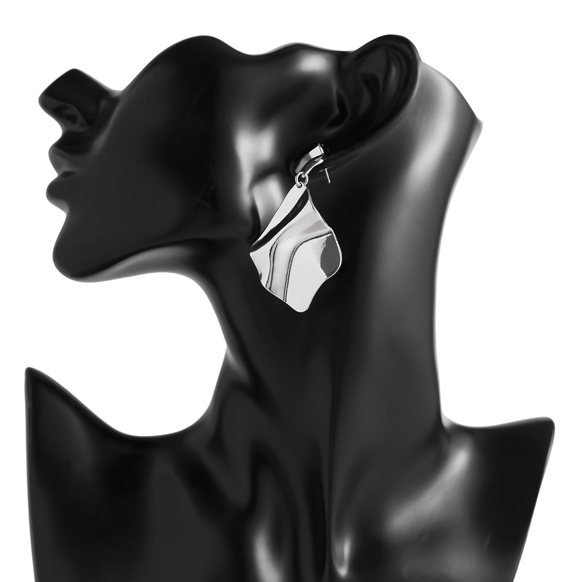 Exaggerated Heart Shape Earrings For Women In Golden Alloy, Stylish And Bold Design