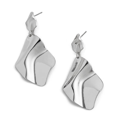 Exaggerated Heart Shape Earrings For Women In Golden Alloy, Stylish And Bold Design