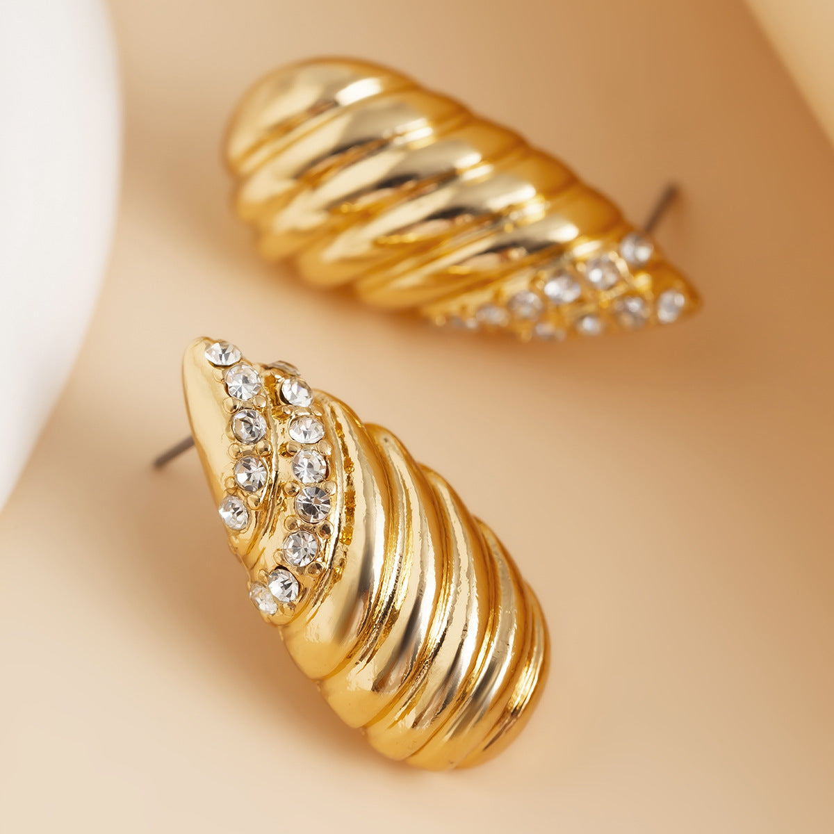 Exaggerated Heart Shape Earrings For Women In Golden Alloy, Stylish And Bold Design