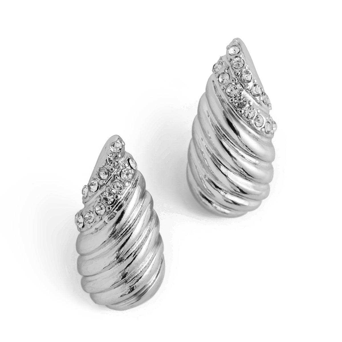 Exaggerated Heart Shape Earrings For Women In Golden Alloy, Stylish And Bold Design